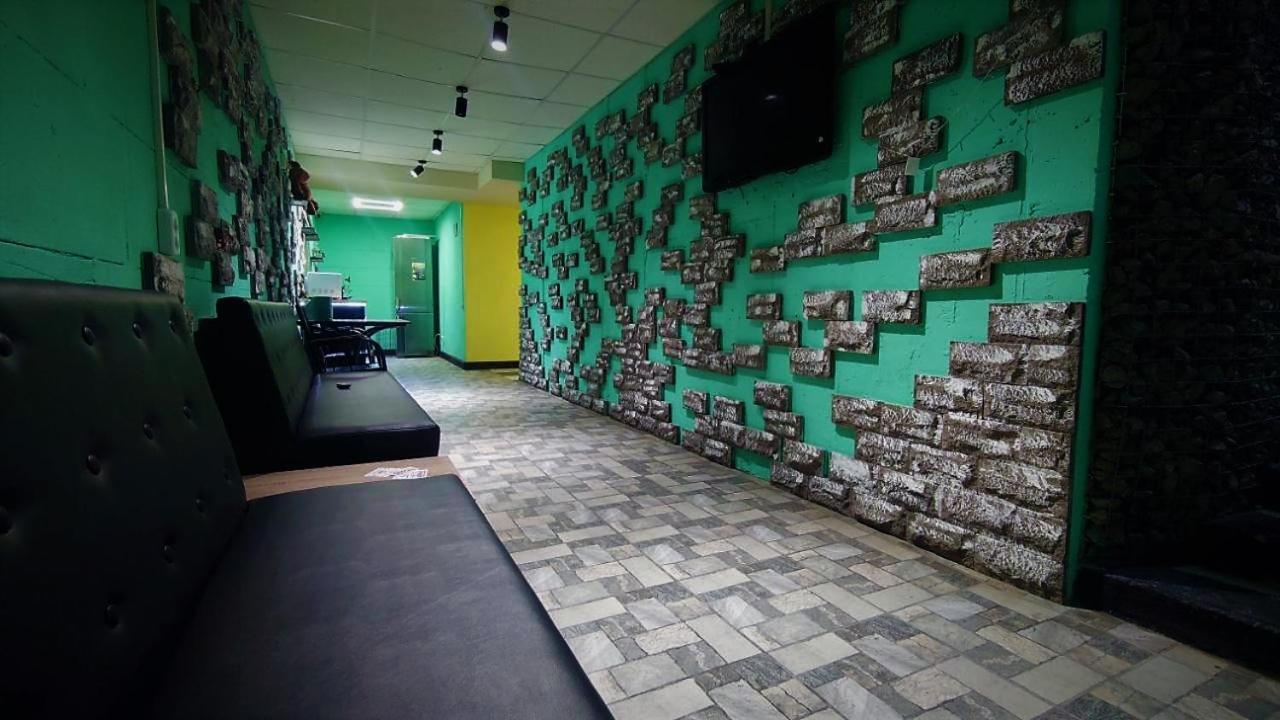 Міні Готель "Бункер" На Солом'Янському Kyiv Exterior photo